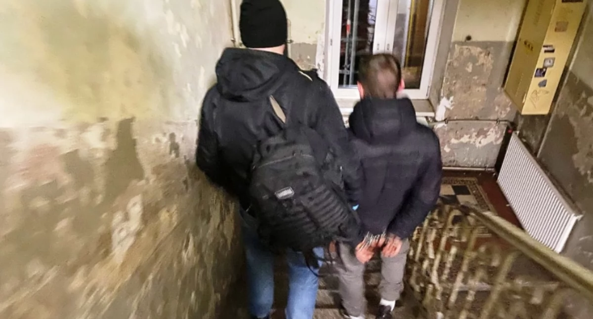 Działania Służb, Nalot Pradze Północ Podwójny areszt podwójny sukces - zdjęcie, fotografia