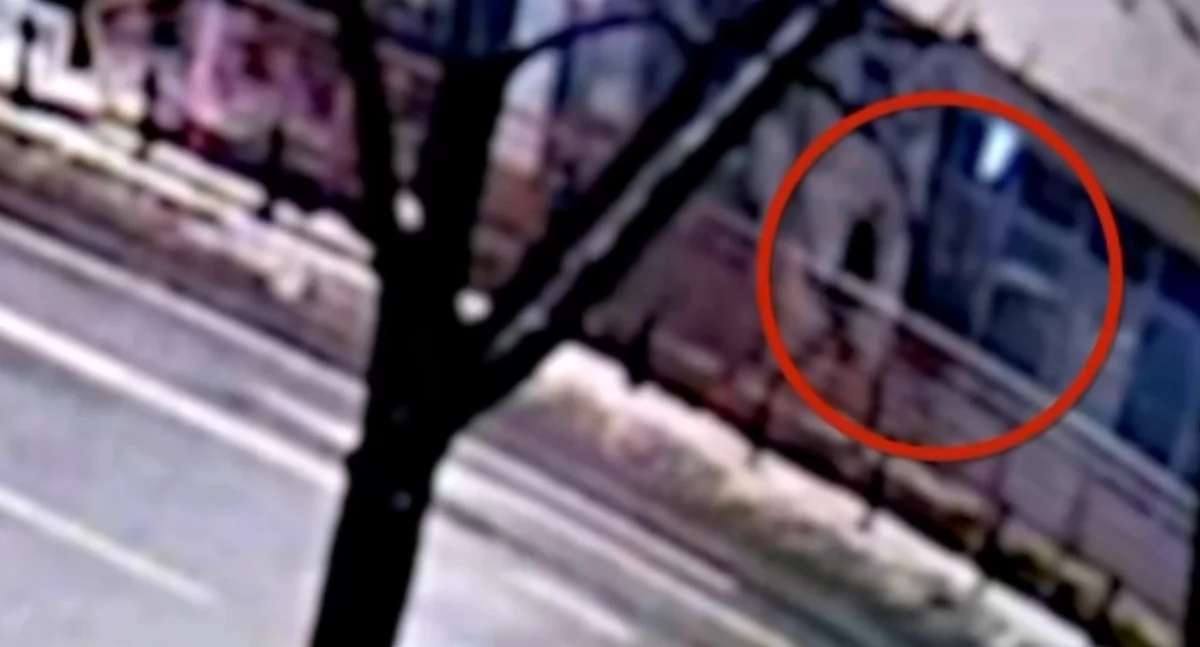 Działania Służb, ZDEWASTOWAŁ SIEDZIBĘ DZIELNICOWYCH Pradze Północ - zdjęcie, fotografia