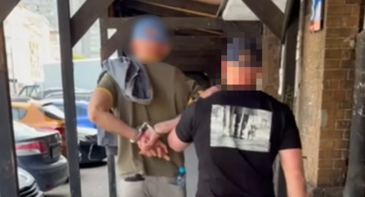 Kradzieże i rozboje, PRZYJEŻDŻAŁ STOLICY ŻEBY KRAŚĆ Złapali policjanci Pradze Północ - zdjęcie, fotografia
