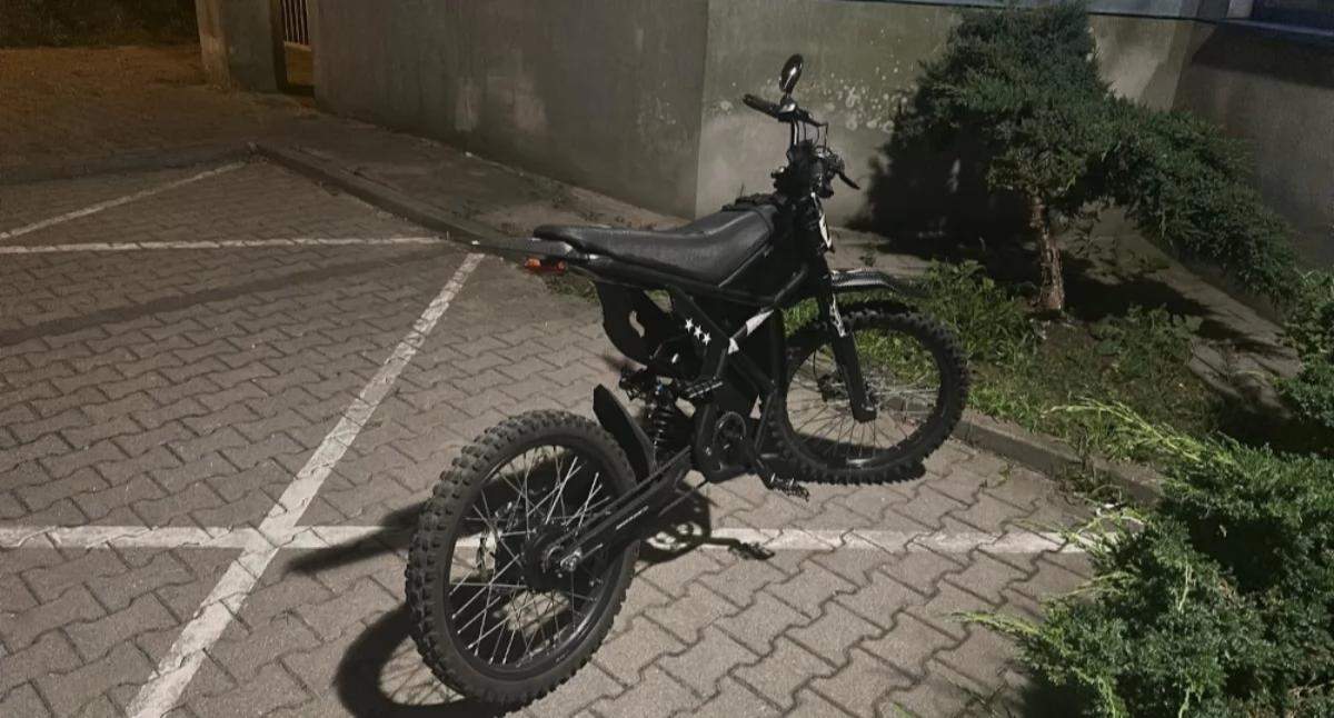 Działania Służb, PRZYJECHAŁ KOMISARIAT MOTOROWEREM Interwencja Białołęce - zdjęcie, fotografia