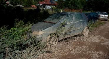 Kolejne porzucone auto?