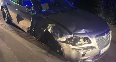 Akcja na Targówku. PIJANA USZKODZIŁA AUTA, uciekła...